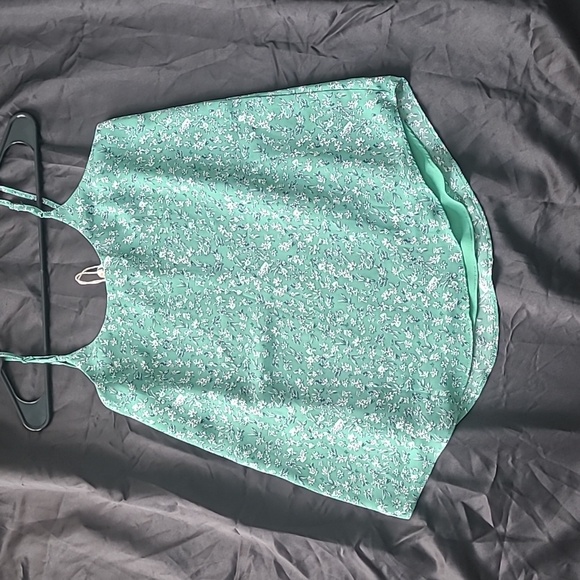 Green top - Picture 2 of 2